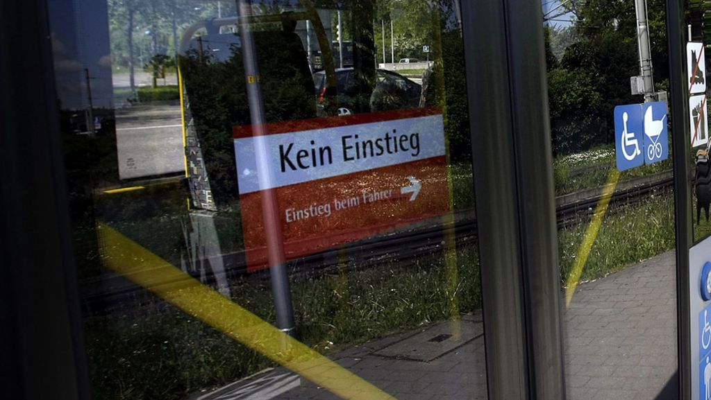 Unfalltod in Stuttgart: Sturz im Bus mit tödlichen Folgen