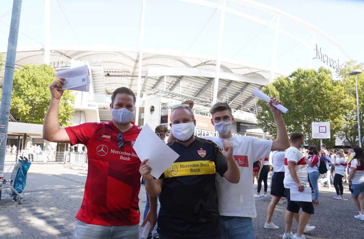 Gesundheitsbogen ausgefüllt, Maske auf, rein ins Stadion