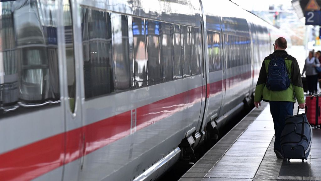 Falsch aus dem Zug gestiegen: Mann wundert sich über hohe Taxikosten nach Ludwigshafen