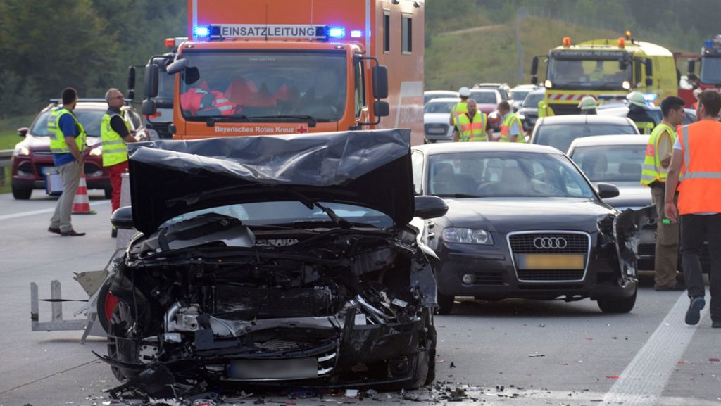 A8 in Bayern: Fast 30 Verletzte bei Unfallserie