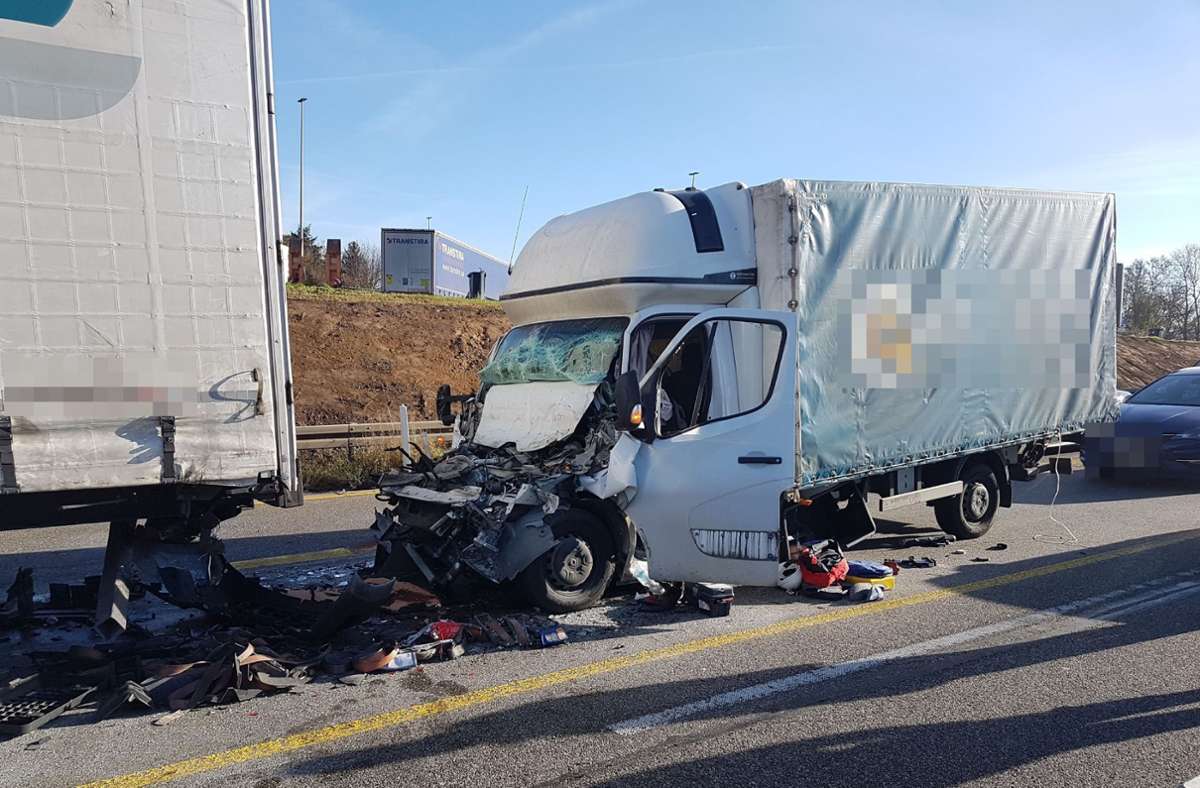 Der Unfall ereignete sich auf der A8 bei Pforzheim. (Symbolbild)