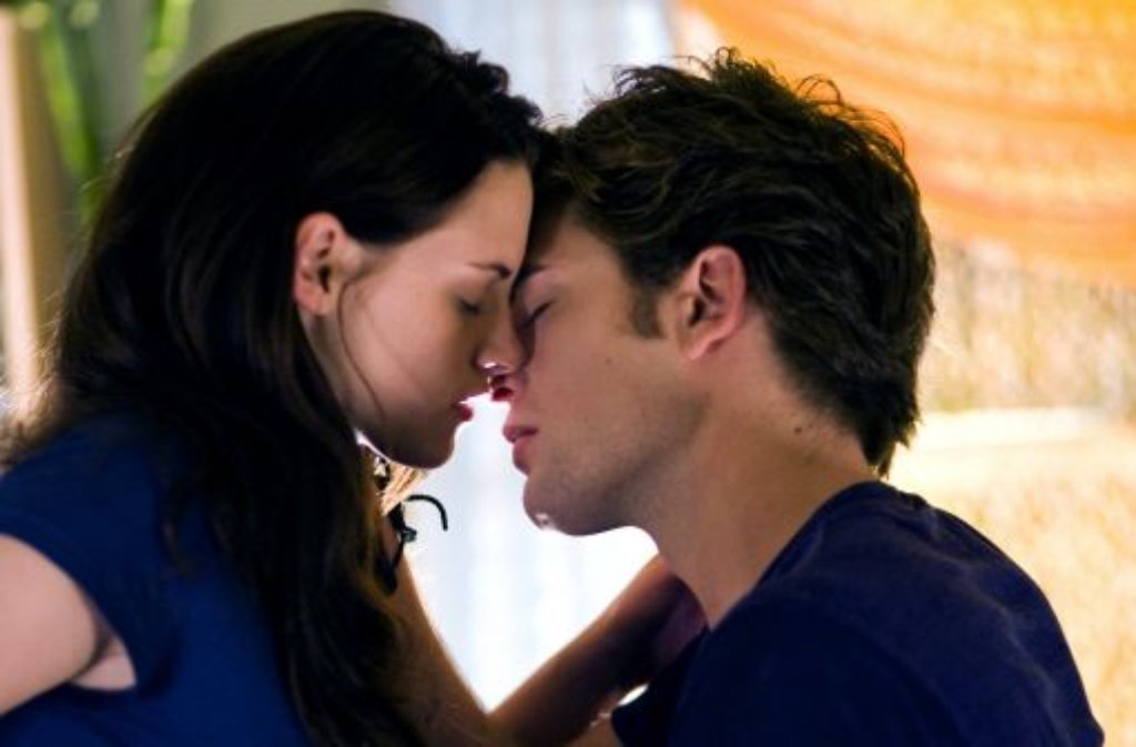 Warum es der Kuss von Kristen Stewart und Robert Pattinson auf Platz 2 geschafft hat? Weil die "Twilight"-Saga seit Jahren die ganze Welt bewegt.