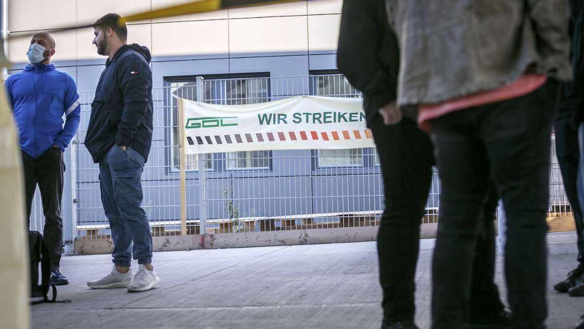  Die Lokführer setzen den XXL-Streik fort, obwohl die Bahn weiter auf ihre Lohnforderungen eingeht. Gewerkschaftschef Weselsky glaubt gute Gründe für die Fortsetzung des Streiks zu haben. 