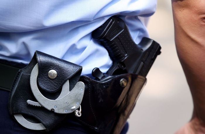 Messerattacke auf 28-Jährigen - Polizei fahndet nach Täter