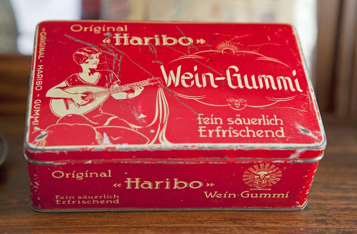 1922 erfand Riegel den Goldbären. Später kamen weitere Süßigkeiten hinzu, etwa Wein-Gummi. Hier eine Box aus den 30er Jahren.