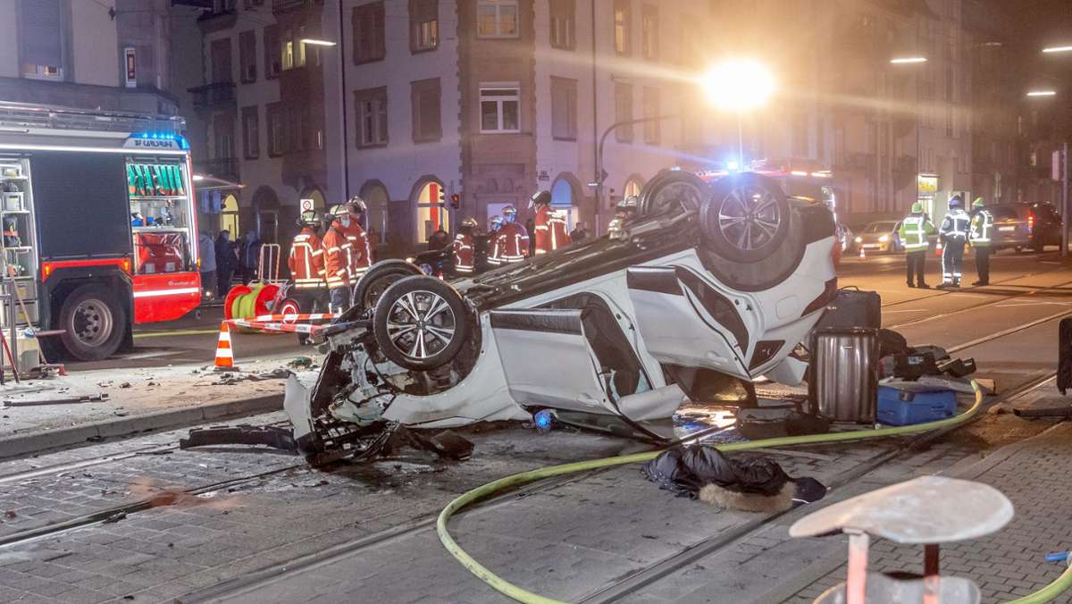 Karlsruhe: Bewaffneter Mann verursacht Unfälle mit Verletzten