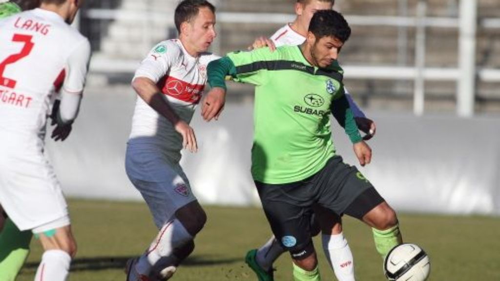  Die Stuttgarter Kickers haben mit Stürmer Elia Soriano ihren Vertrag um ein weiteres Jahr verlängert. Wegen eines Kreuzbandrisses muss der 25-Jährige seit Dezember pausieren. 