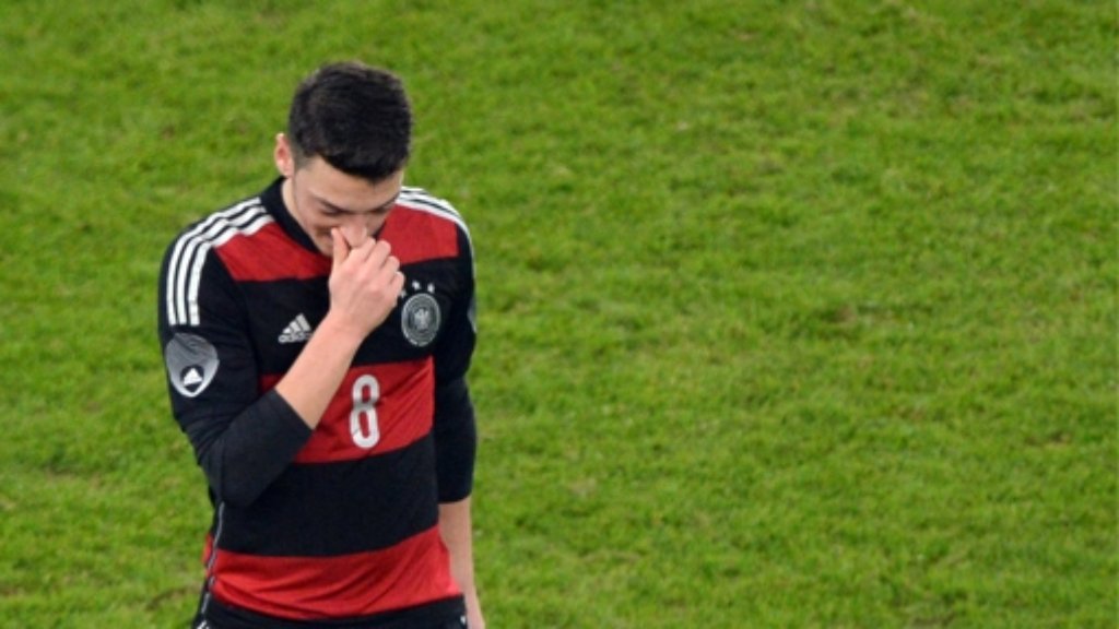  Die Deutsche Nationalmannschaft plagen vor den beiden Spielen in der EM-Qualifikation in Polen und gegen Irland Personalsorgen. Gleich drei Mittelfeldkräfte drohen auszufallen. 