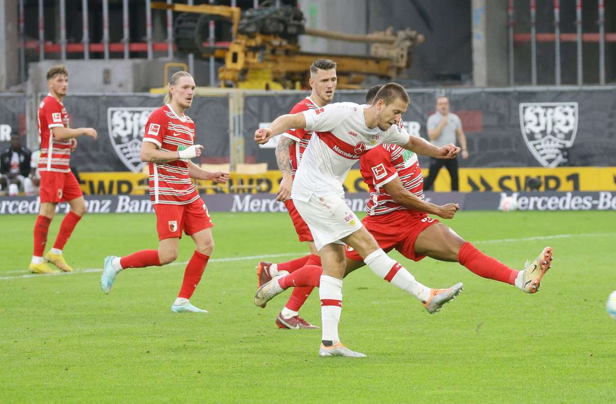Der 29. Bundesliga-Spieltag wird mit dem Auswärtsspiel des VfB beim FC Augsburg eröffnet. In der WWK Arena rollt am Freitag, den 21. April ab 20:30 Uhr der Ball. Im ersten Aufeinandertreffen behielten die Stuttgarter die Oberhand – Waldemar Anton erzielte in der Nachspielzeit den Siegtreffer zum 2:1- Endstand (Foto).