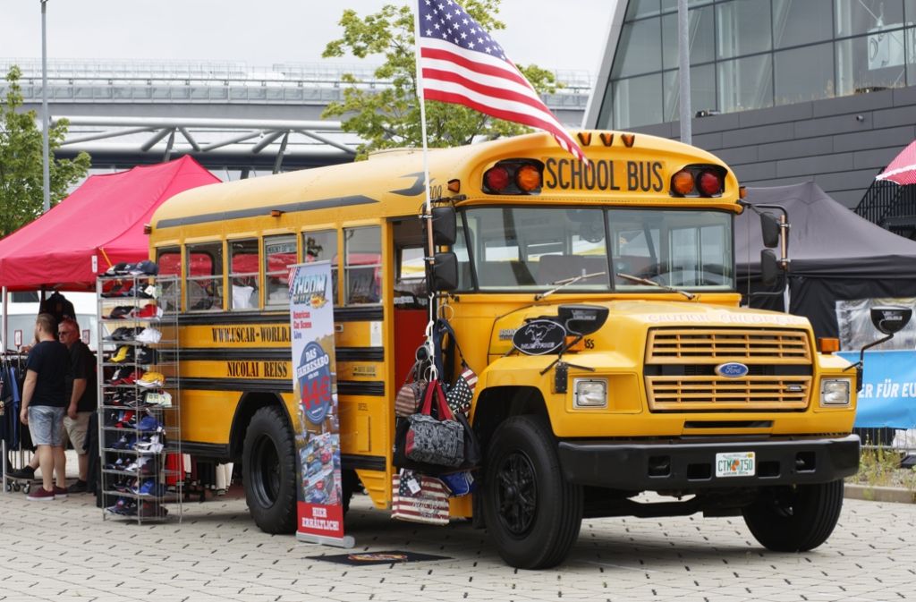 Ein amerikanischer Schulbus dient als Verkaufsstand.
