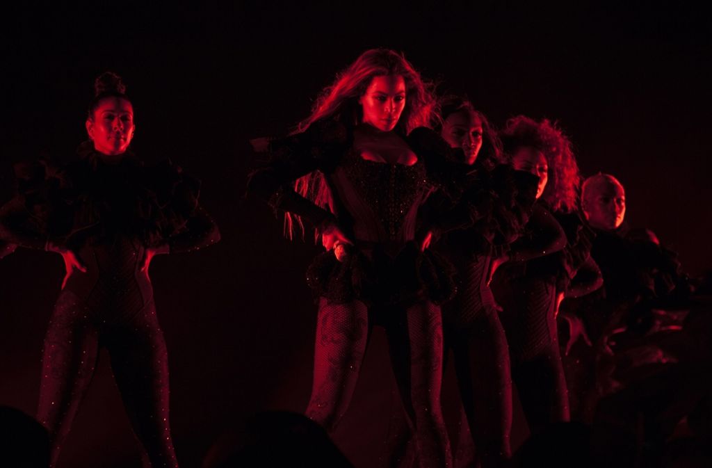 Beyoncé hat wieder einmal bewiesen, dass sie nicht nur ein Musikprofi ist. Auch Auftritt und Outfit waren perfekt aufeinander abgestimmt.