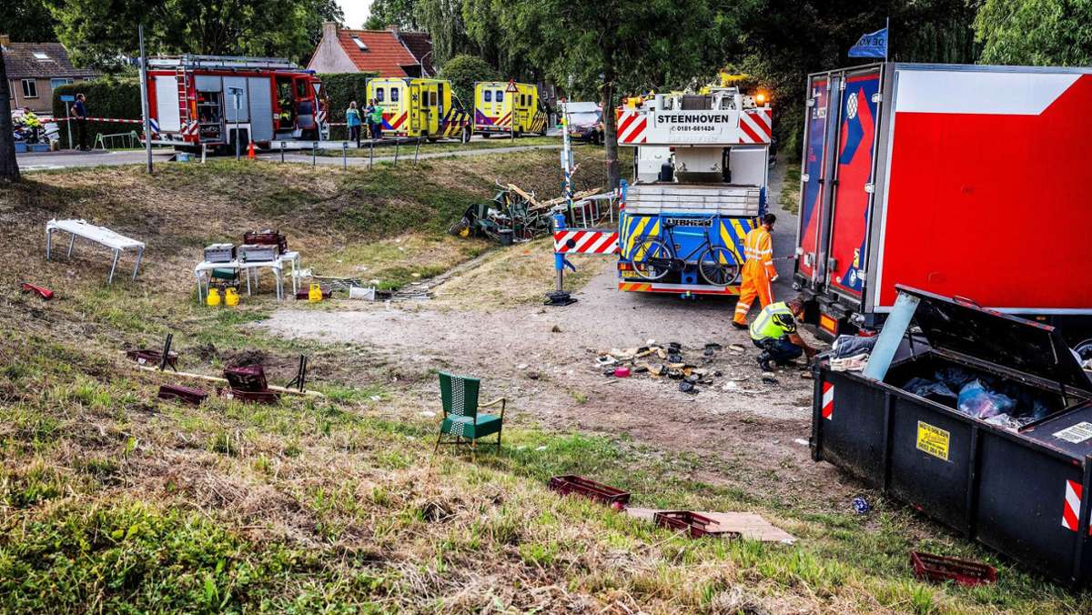 Tragödie bei Rotterdam: Sechs Tote und sieben Verletzte nach Lkw-Unfall
