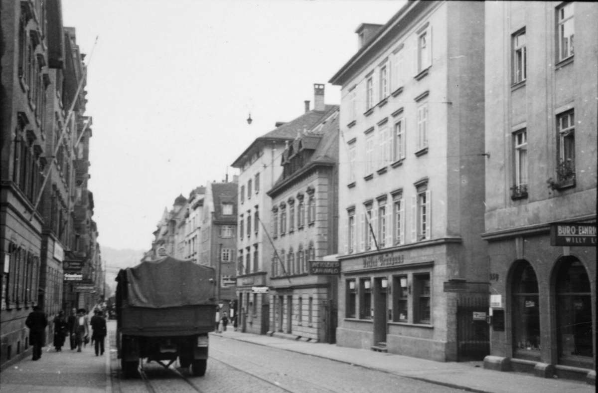 Als Jugendliche war Lotte Schnurer Mitglied in der Hitlerjugend. Heimatabende wurden im Wirthaus Sanwald (Bildmitte) veranstaltet.