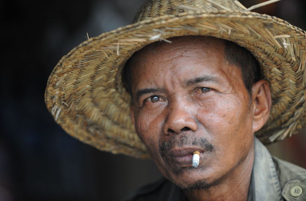 Die Urwaldeinwohner auf Borneo nennen sich Dayaks.