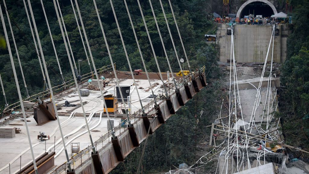  Die Chirajara-Brücke, rund 100 Kilometer südöstlich der kolumbianischen Hauptstadt Bogotá, sollte im März eröffnet werden. Jetzt ist die Stahl- und Betonkonstruktion eingestürzt. 