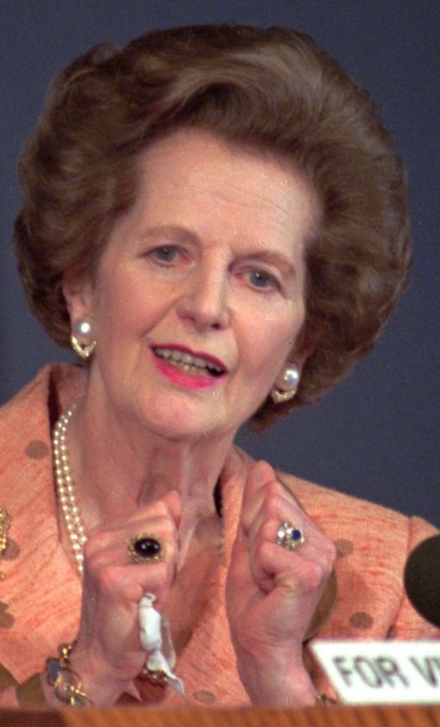 Mit fast zwölf Jahren regierte sie in Downing Street länger als jeder andere Premier im 20. Jahrhundert. Im Gedächnis geblieben sind der "Thatcherismus" der 1980er Jahre, dem der derzeitige Premier David Cameron alle Ehre macht, der "Falklandkrieg" sowie Thatchers Ablehnung der deutschen Wiedervereinigung. Schließlich machte sie die Anerkennung der Nachkriegsgrenzen zur Bedingung - und setzte sich abermals durch.