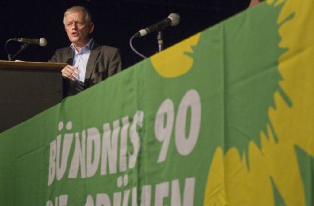 Die Stuttgarter Grünen ziehen mit Fritz Kuhn in den OB-Wahlkampf: Am 15. März wird der 56-Jährige offiziell zum OB-Kandidaten nominiert. Von 151 Mitgliedern stimmen 148 für den prominenten Bundestagsabgeordneten, der zu den Gründungsmitgliedern der Landes-Grünen gehört.