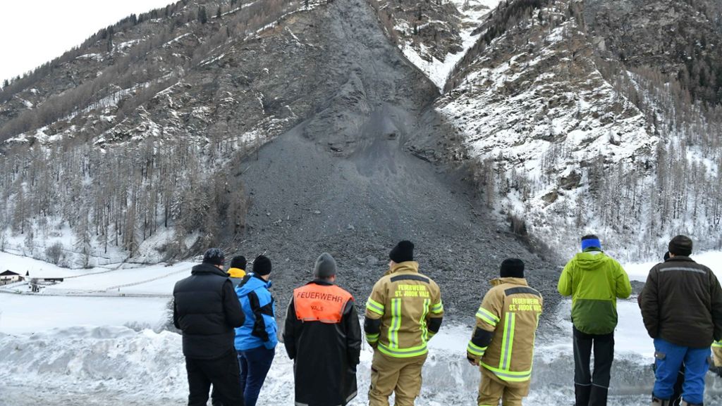 Österreich: Dutzende bleiben nach Felssturz in Tal eingeschlossen