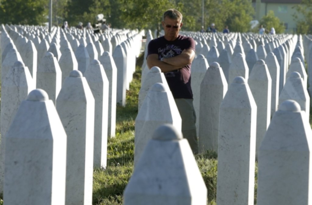 Am 11. Juli 1995 und den folgenden Tagen hatten serbisches Militär und Paramilitär über 8000 muslimische Jungen und Männer ermordet und in Massengräbern verscharrt.
