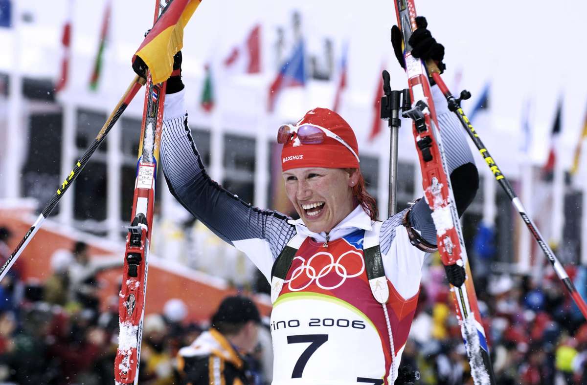 2006 in Turin gelang Kati Wilhelm noch ein zweiter Olympiasieg – diesmal setzte sie sich in der Verfolgung über 10 km durch.