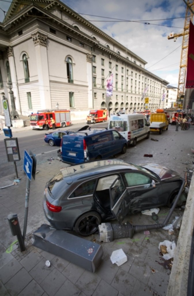 In München ist es vor der Bayerischen Staatsoper zu einem schweren Unfall gekommen.