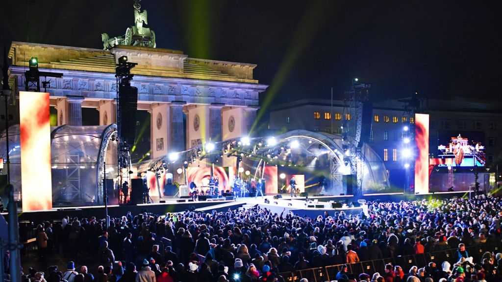 Silvester in Berlin: Party am Brandenburger Tor startet friedlich