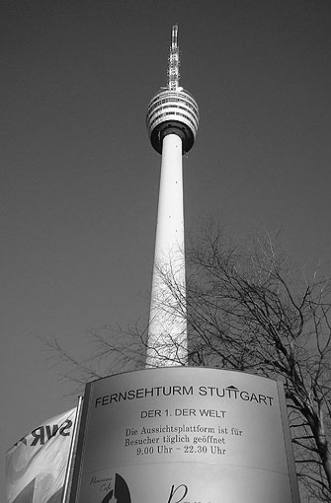 In edlem schwarz-weiß kommt Bernd Strickers Fernsehturm daher.