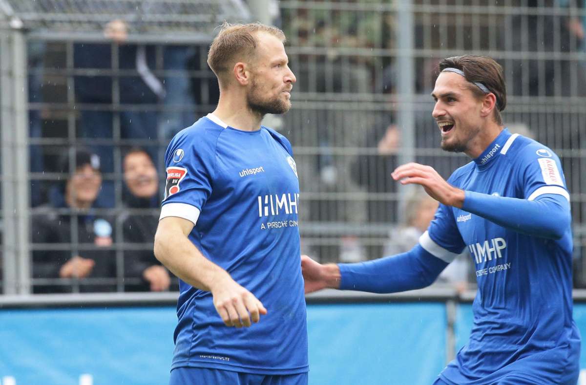 Stuttgarter Kickers beim SV Oberachern Die Blauen übernehmen die Tabellenführung