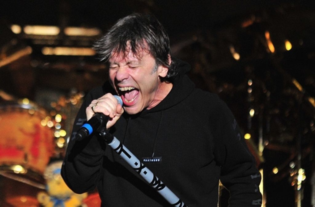 Iron-Maiden-Sänger Bruce Dickinson gibt alles beim Konzert in Santiago de Chile.