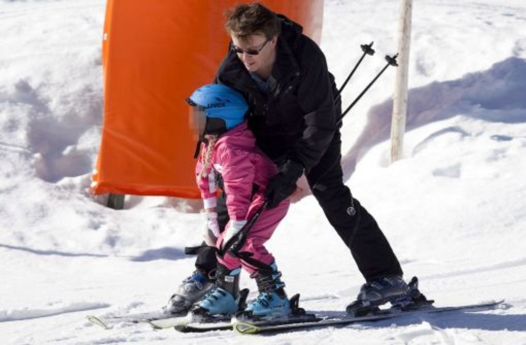 Am 17. Februar 2012 verunglückt Friso beim Skifahren in Lech am Arlberg: Eine Lawine verschüttet den Prinzen, als er abseits der Piste Tiefschnee fährt. 50 Minuten steht Frisos Herz still, der 43-Jährige muss reanimiert werden.