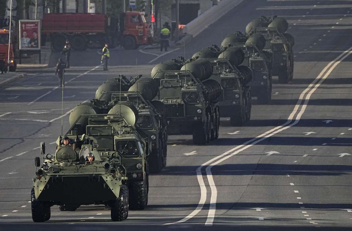 Bei der traditionellen Militärparade werden Tausende Soldaten aufmarschieren und die Atommacht Panzer, Raketen und Kampfflugzeuge zur Schau stellen.