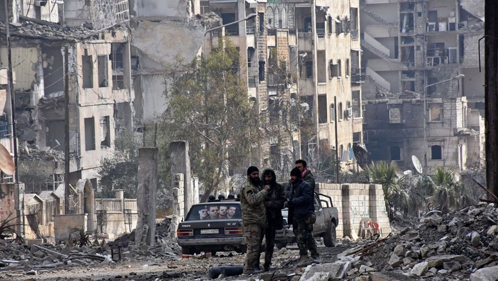  Neuer Rückschlag für die Diplomatie: Wichtige syrische Rebellengruppen frieren die Friedensverhandlungen ein. Sie werfen dem syrischen Regime und seinen Verbündeten einen Bruch der Feuerpause vor. 