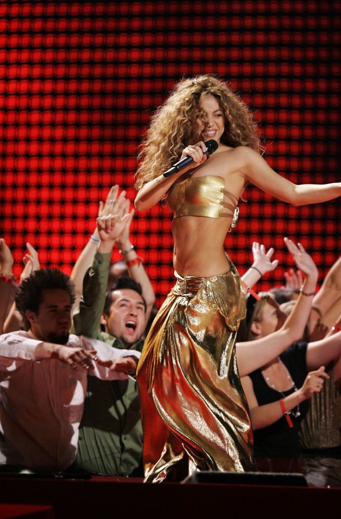 Bei ihrer bereits dritten Welttournee, der „The Sun Comes Out“-Tour, machte Shakira für vier Konzerte Halt in Deutschland. Im Dezember 2010 trat sie in München, Berlin, Frankfurt und Köln auf. Im Frühjahr 2011 gab es zusätzliche Konzerte in Mannheim und Mönchengladbach. Im selben Jahr erhielt sie als erste Kolumbianerin einen Stern auf dem „Hollywood Walk of Fame“.