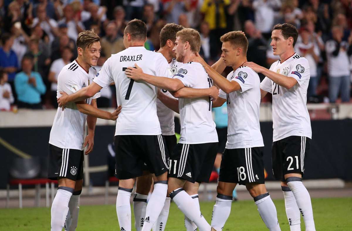 Mit 6:0 fertigt Deutschland Norwegen in der WM-Qualifikation am 4. September 2017 ab. Die Tore erzielen Mesut Özil, Julian Draxler, Timo Werner (2), Leon Goretzka und Mario Gomez.