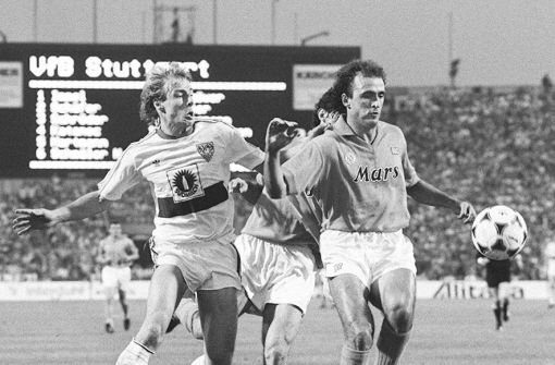 Ein Stück Fußballgeschichte: Im Rückspiel des Uefa-Cup-Finales am 17. Mai 1989 spielt der VfB Stuttgart gegen den SSC Neapel im Neckarstadion 3:3 - hatte das Hinspiel jedoch mit 1:2 verloren. Foto: Pressefoto Baumann