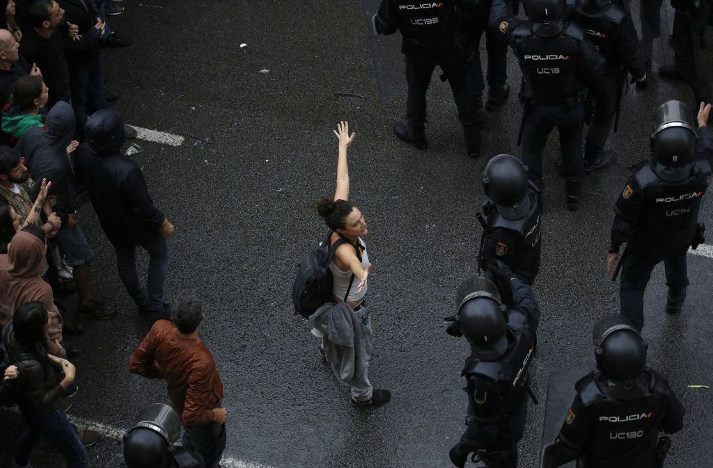 Sie hat 10.000 Polizisten nach Katalonien geschickt.
