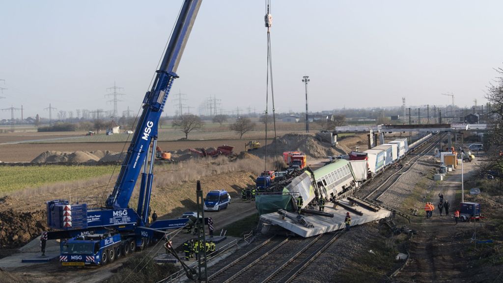  Am vergangenen Donnerstag ereignete sich auf der Bahnstrecke Karlsruhe-Basel bei Auggen ein tödliches Unglück. Die Polizei spricht nun von umfangreichen Ermittlungen. 