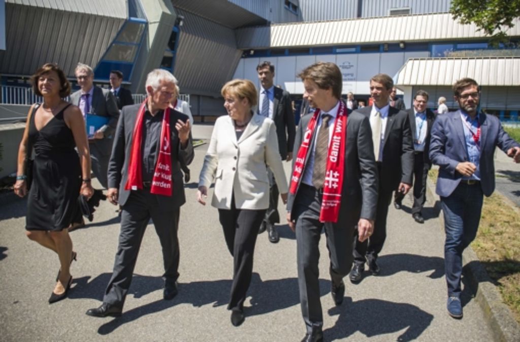 Bundeskanzlerin Angela Merkel (CDU) hat im Rahmen des Kirchentags am Freitag an einer Podiumsdiskussion mit dem Titel „Digital und klug“ in der Schleyerhalle teilgenommen. Thema der Diskussion war die Frage „Wie wir Wirtschaft und Gesellschaft gestalten“.
