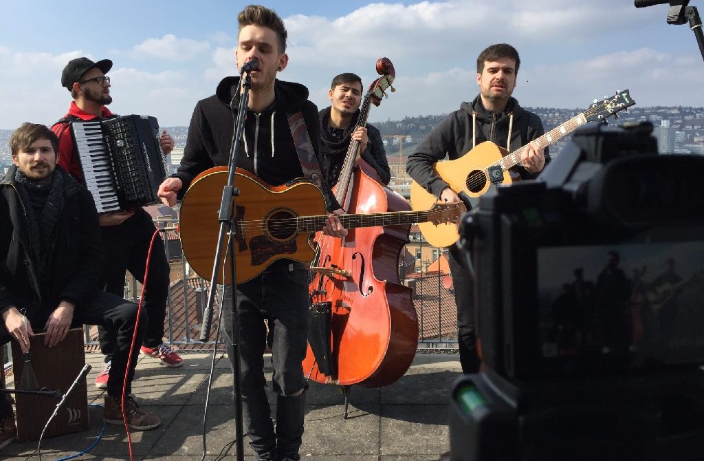 Die erste Ausgabe von Balcony TV zeigt die Stuttgarter Band Antiheld auf dem Balkon der Jugendherberge.