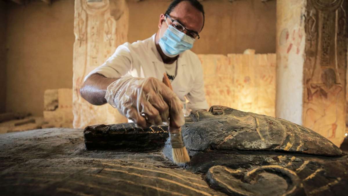  Archäologen haben in Ägypten mindestens 59 verschlossene, mehr als 2600 Jahre alte Sarkophage entdeckt. In den meisten seien Mumien gefunden worden. 