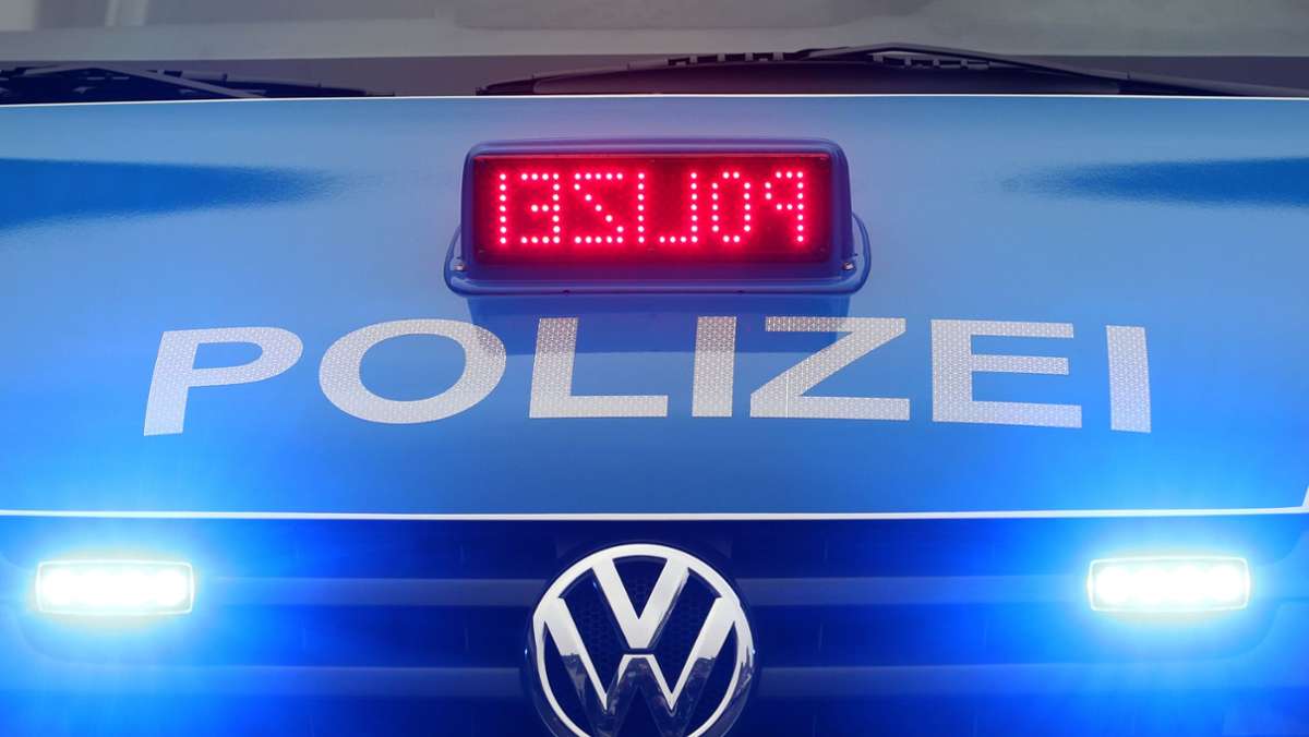 Polizeibericht aus Ditzingen: Mann nötigt Mercedes-Fahrerin