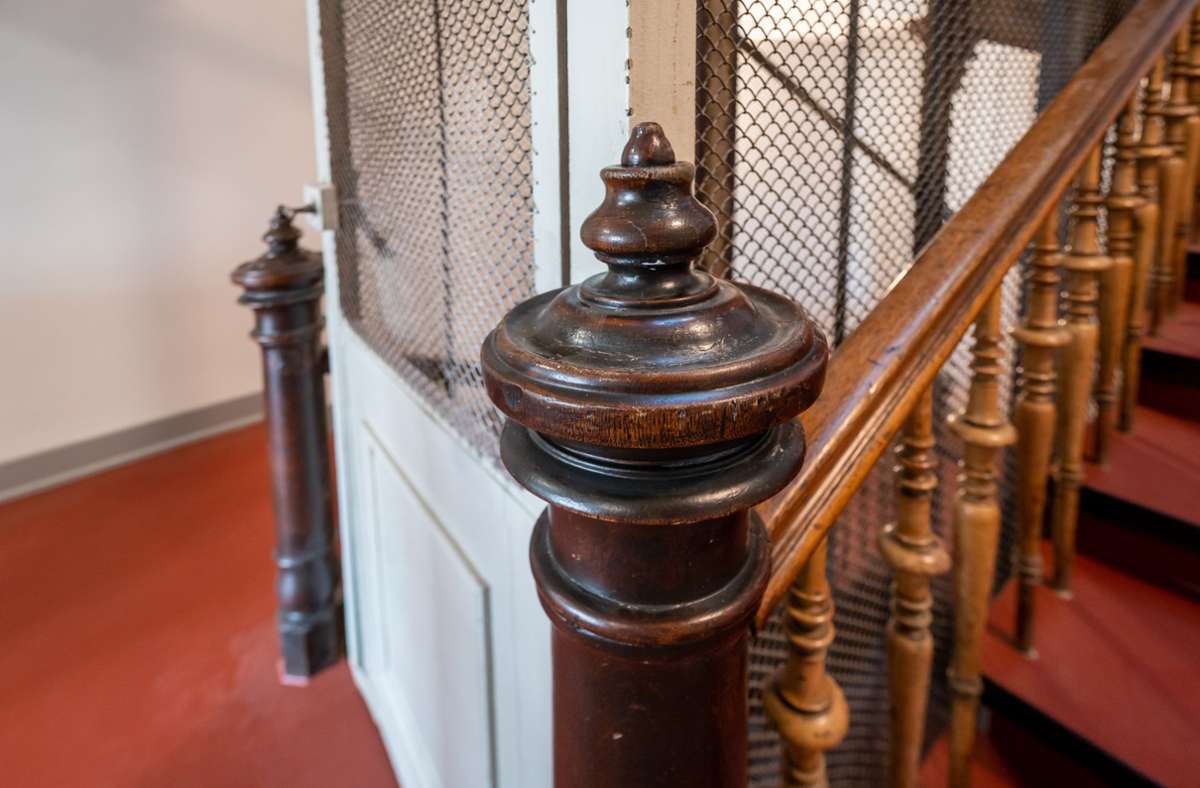Schönes Detail: die Pfeiler am Treppenaufgang