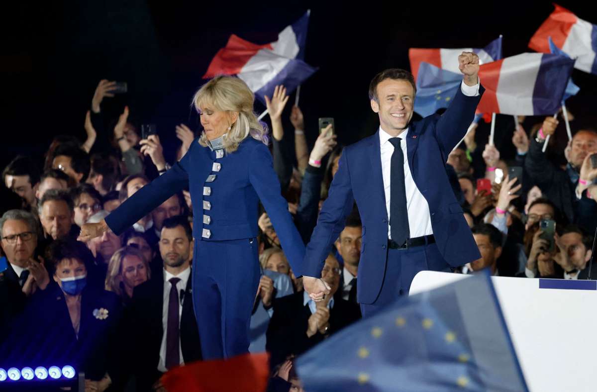 ... schwenkten Frankreich-Flaggen, ...