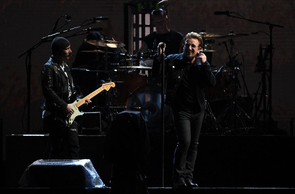 U2 in Berlin: The Edge, Larry Mullen, Bono (v. li.)