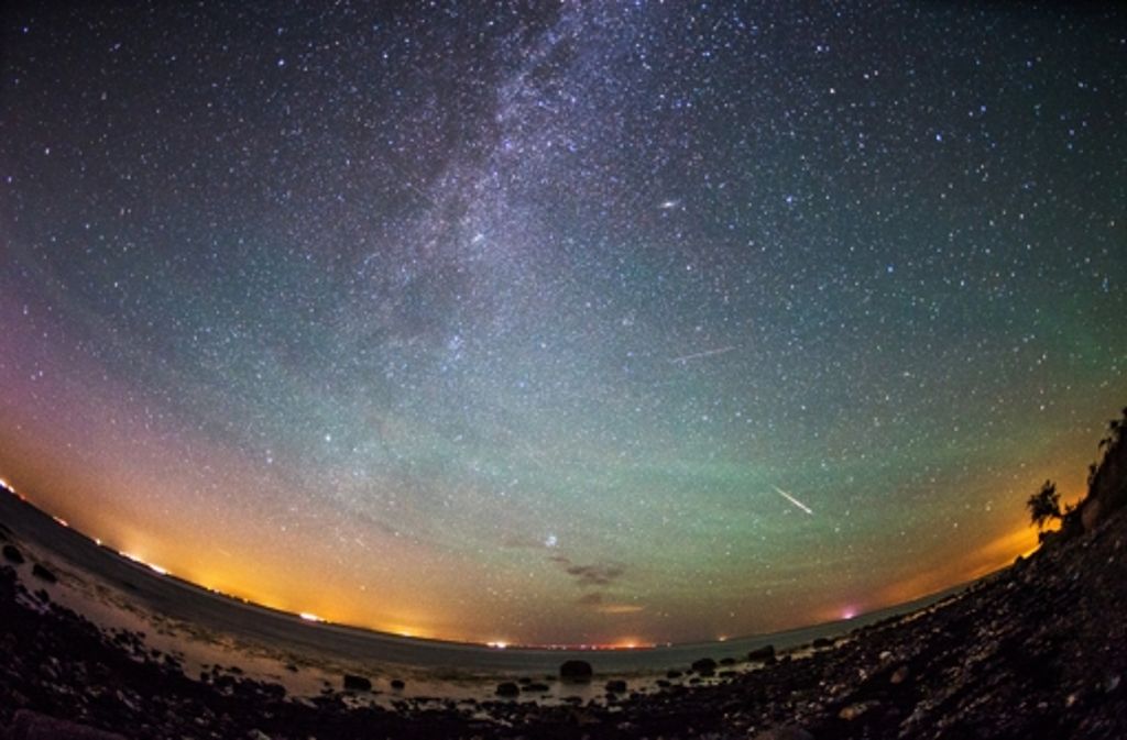 Der Sternschnuppenstrom der Perseiden ist jedes Jahr Mitte August zu beobachten...