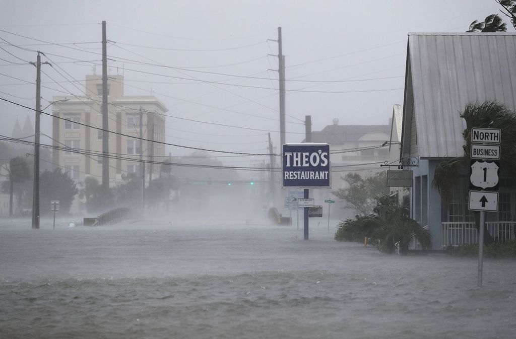 In Florida tobt der Hurrikan durch die Straßen.