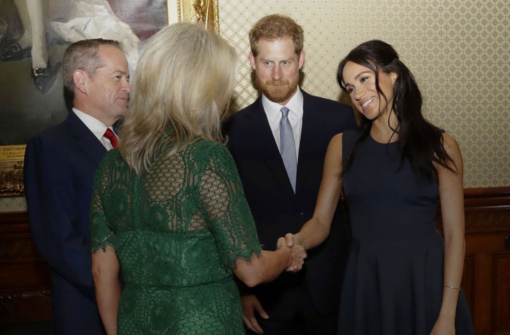 Neben viel Spaß kommt auch die Pflicht nicht zu kurz: Prinz Harry und Herzogin Meghan treffen sich mit Oppositionsführer Bill Shorten und seiner Frau Chloe Bryce.
