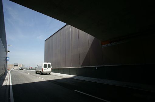 Es ist eine der wichtigsten Verkehrsstraßen in Stuttgart: der B-10-Tunnel auf dem Pragsattel. Foto: Achim Z/eygarth