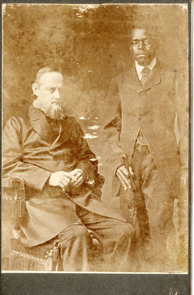 Der Missionar wurde jahrzehntelang von seinem Assistenten Isaak Niondo (rechts) unterstützt.