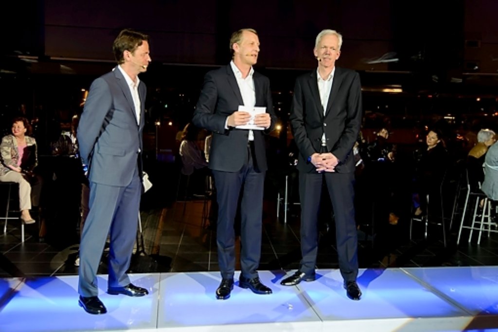 Sie führten durch den Abend (von links): TV-Moderator Rudi Cerne, Oliver Hille, Geschäftsführer der Porsche-Niederlassung in Stuttgart und SUV-Baureihenverantwortlicher Hans-Jürgen Wöhler.